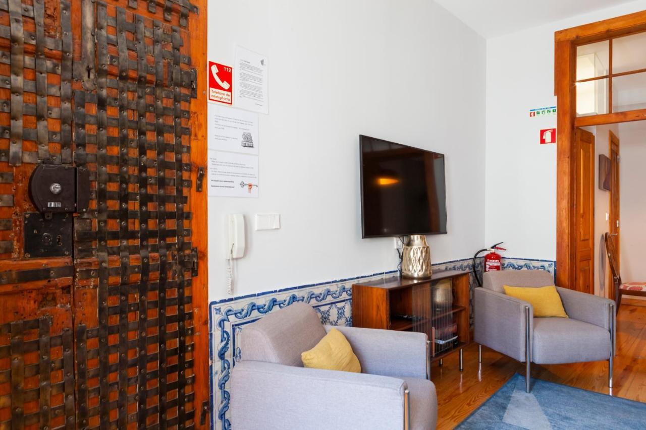 Alfama Terrace Apartment With Authentic XVIII Tiles And Historic Notes 3 Bedrooms & 2 Bathrooms Ac Lisbon Exterior photo