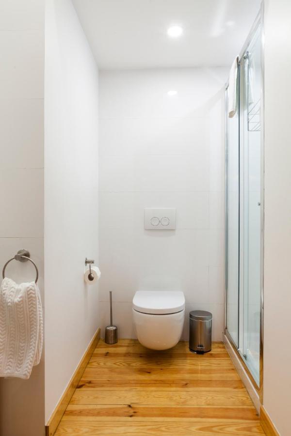 Alfama Terrace Apartment With Authentic XVIII Tiles And Historic Notes 3 Bedrooms & 2 Bathrooms Ac Lisbon Exterior photo