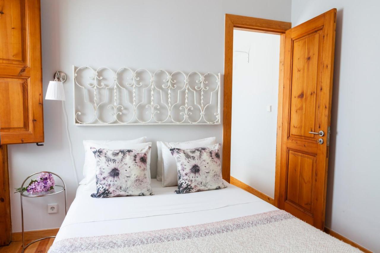 Alfama Terrace Apartment With Authentic XVIII Tiles And Historic Notes 3 Bedrooms & 2 Bathrooms Ac Lisbon Exterior photo