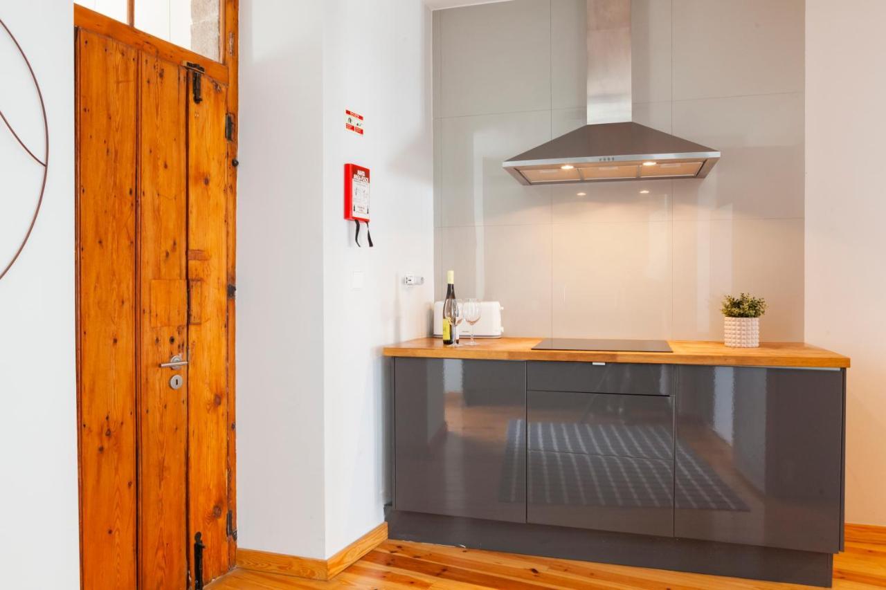 Alfama Terrace Apartment With Authentic XVIII Tiles And Historic Notes 3 Bedrooms & 2 Bathrooms Ac Lisbon Exterior photo