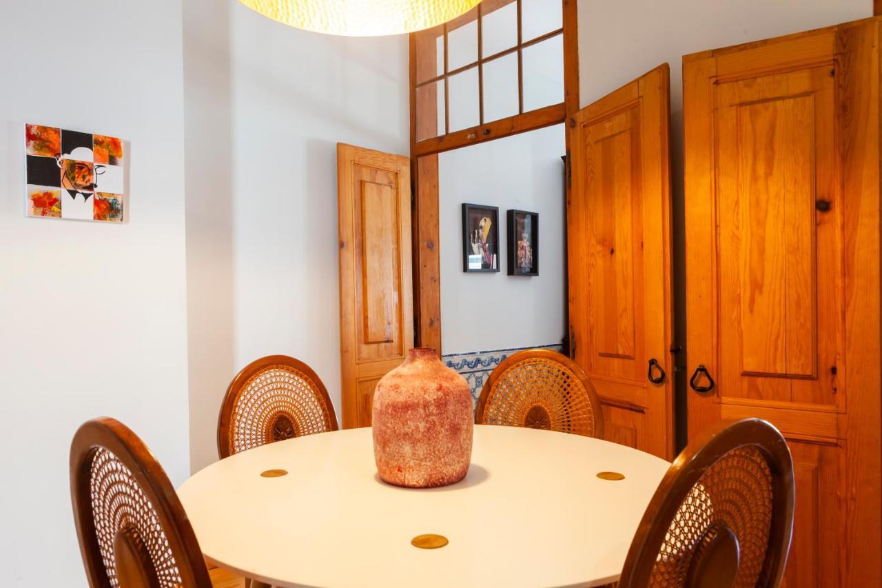 Alfama Terrace Apartment With Authentic XVIII Tiles And Historic Notes 3 Bedrooms & 2 Bathrooms Ac Lisbon Exterior photo